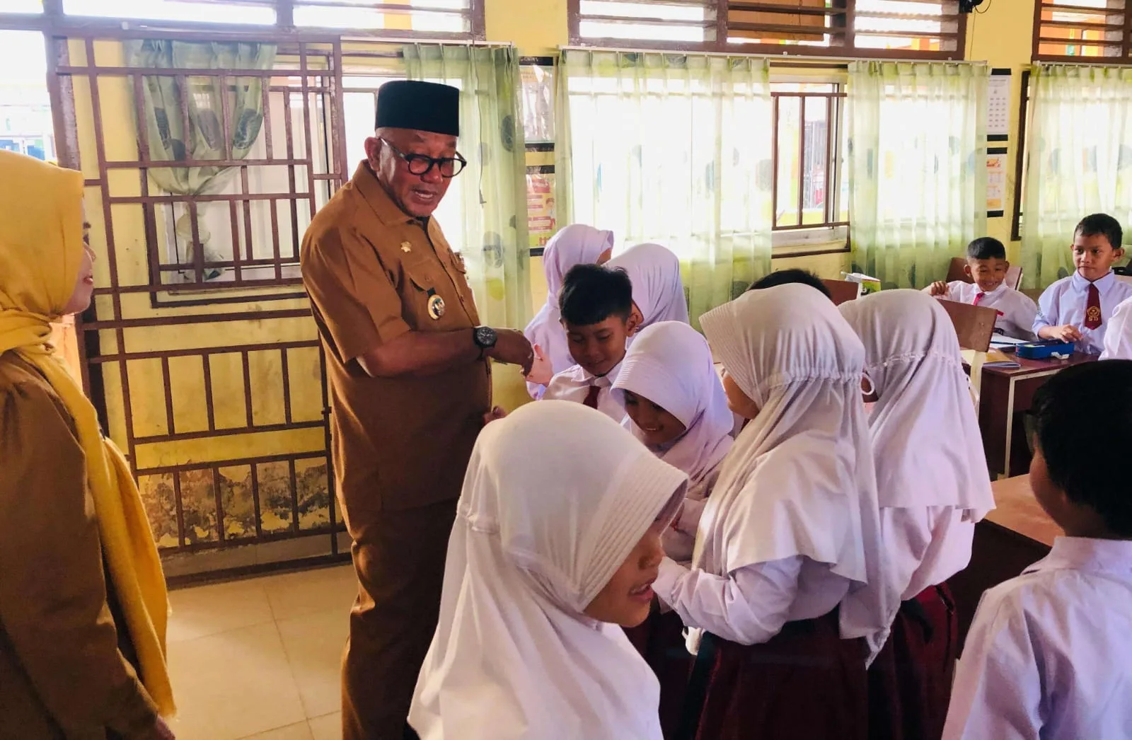 Wali Kota Tanjungpinang Terbitkan Edaran GAMAS, ASN yang Antar Anak di Hari Pertama Sekolah Dapat Dispensasi Keterlambatan
