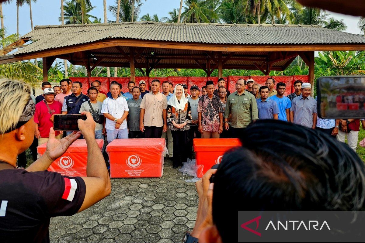 Pemkab Natuna Salurkan 100 Cold Box KKP ke 72 Nelayan di Empat Desa, Jaga Mutu Ikan Tetap Segar