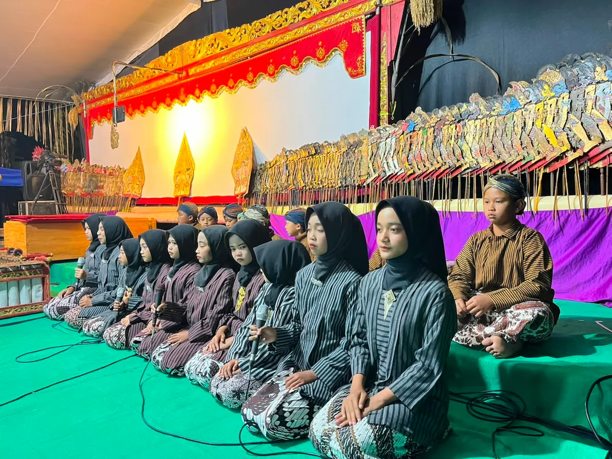 Merti Dusun Gogoluas Purworejo Ramai, Puluhan Siswa SDN 2 Tlogoguwo Mainkan Gamelan Jawa
