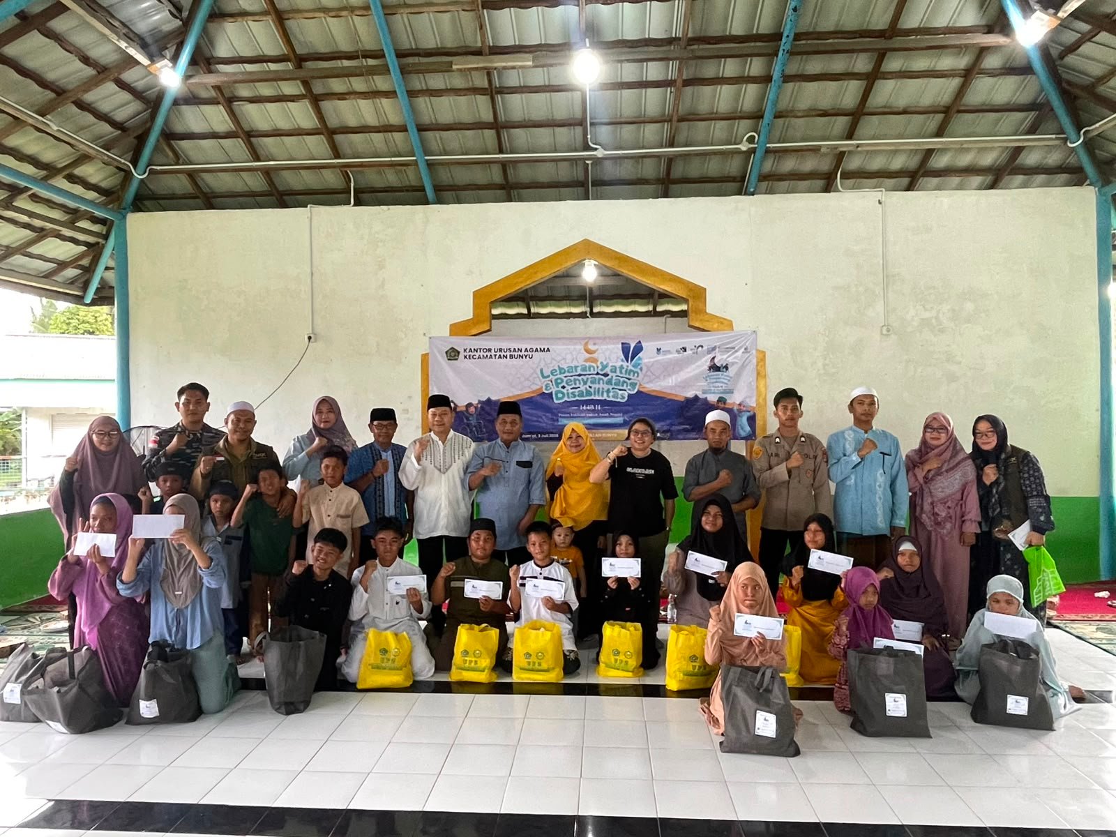 Polsek Pulau Bunyu Hadiri Lebaran Yatim dan Disabilitas di Ponpes Al-Khairat, Wujud Kepedulian Polresta Bulungan