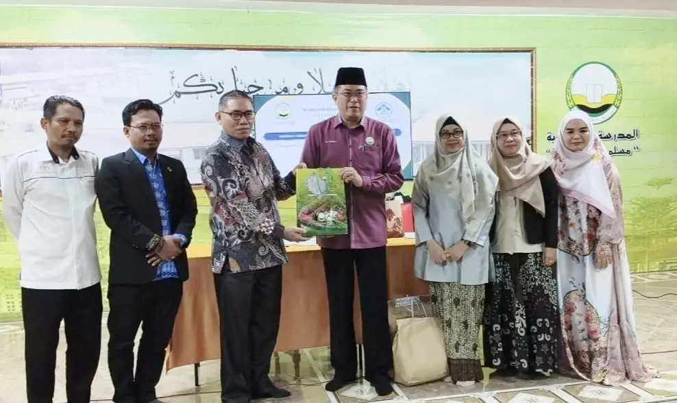 Dosen dan Mahasiswa Pascasarjana UIN Raden Fatah Palembang Belajar Tata Kelola Pesantren dari Madrasah Idrisiah Perak Malaysia yang Berusia Seabad