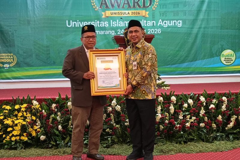 Wagub Jateng Taj Yasin Terima Budai Award 2026 dari Unissula, Masuk Deretan Buya Hamka hingga Mahfud MD