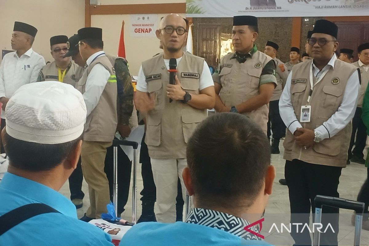 Wamenhaj Dahnil Anzar Simanjuntak Sambut 355 Jamaah Haji Kloter 16 Debarkasi Medan, Imbau Karantina Mandiri 21 Hari