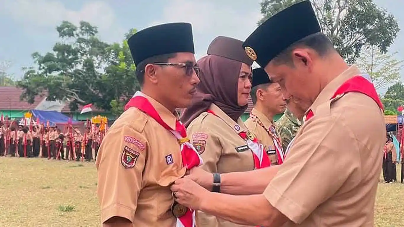 Hendra Ferry Lantik Pengurus Pramuka Bandar Negeri Semuong, 377 Peserta Didik Ikuti Kegiatan