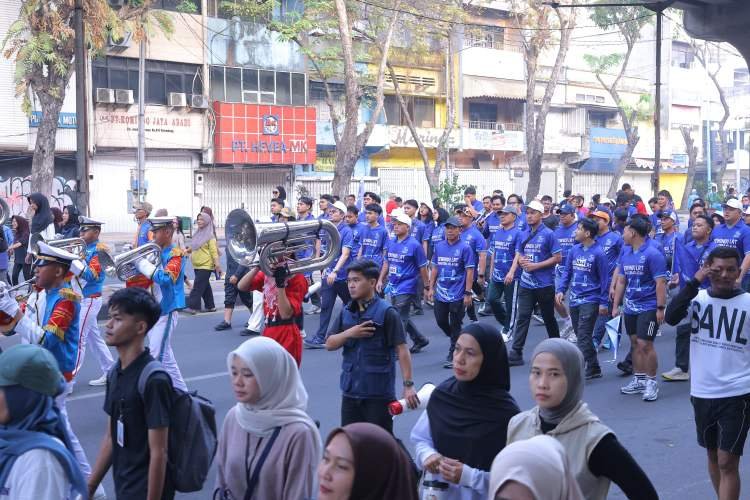 Kampanye LRT Sumsel di CFD Palembang Ajak Warga Tinggalkan Kendaraan Pribadi, Ratusan Peserta Ikut Fun Walk
