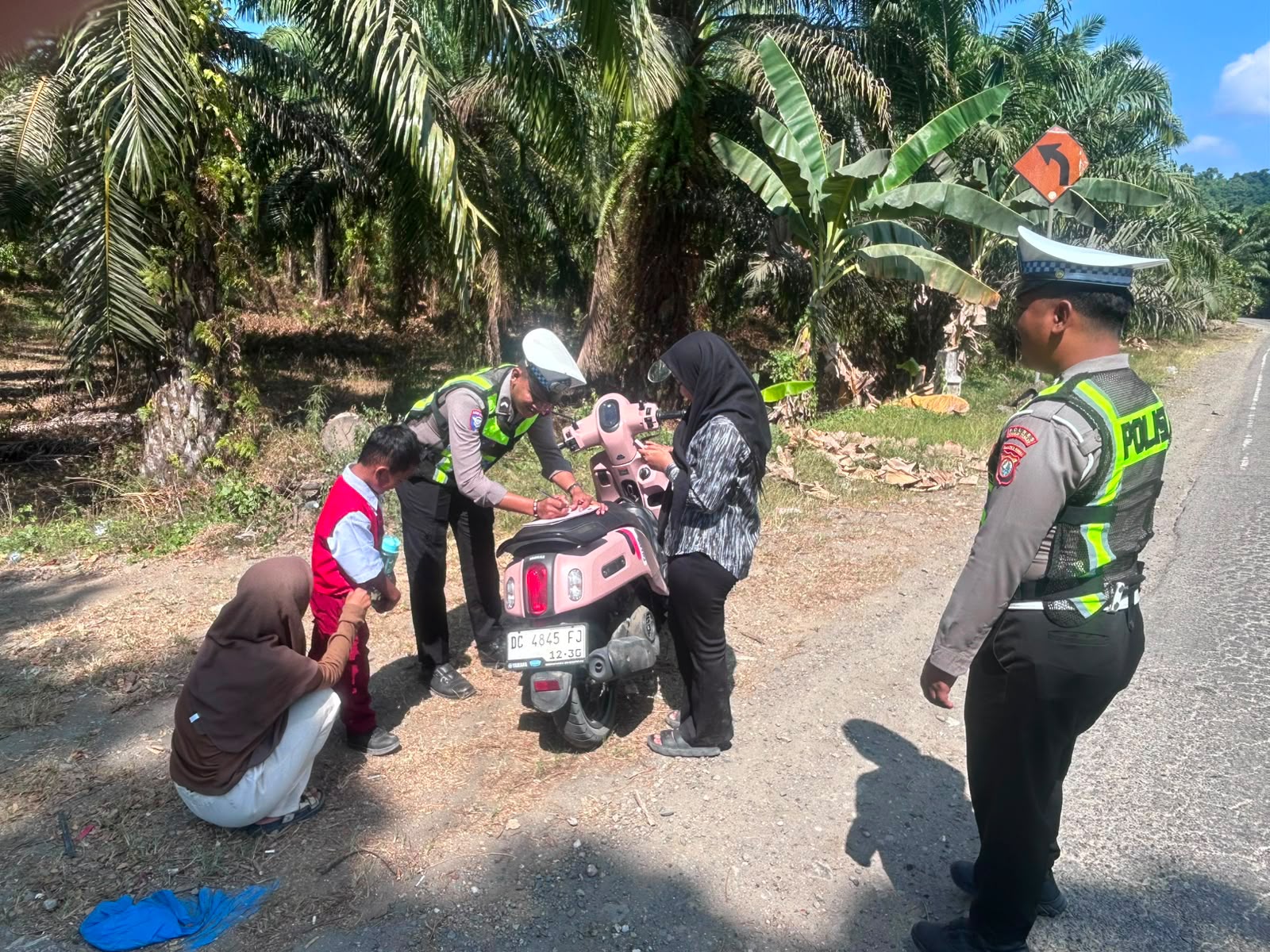 Satlantas Polres Mamuju Tengah Gelar Operasi Hunting di Jalan Trans Sulawesi, 13 Pelanggar Ditindak