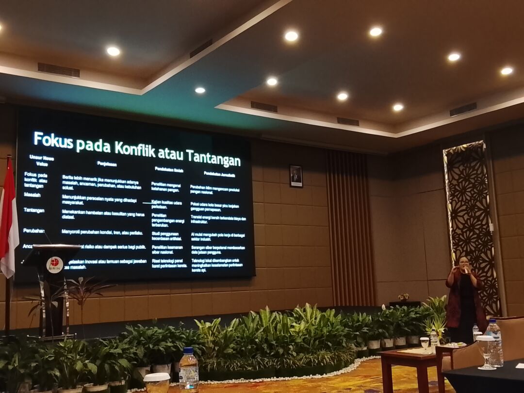 BRIN dan Komisi X DPR RI Bekali Wartawan NTB Teknik Menulis Berita Ilmiah Populer di Era AI