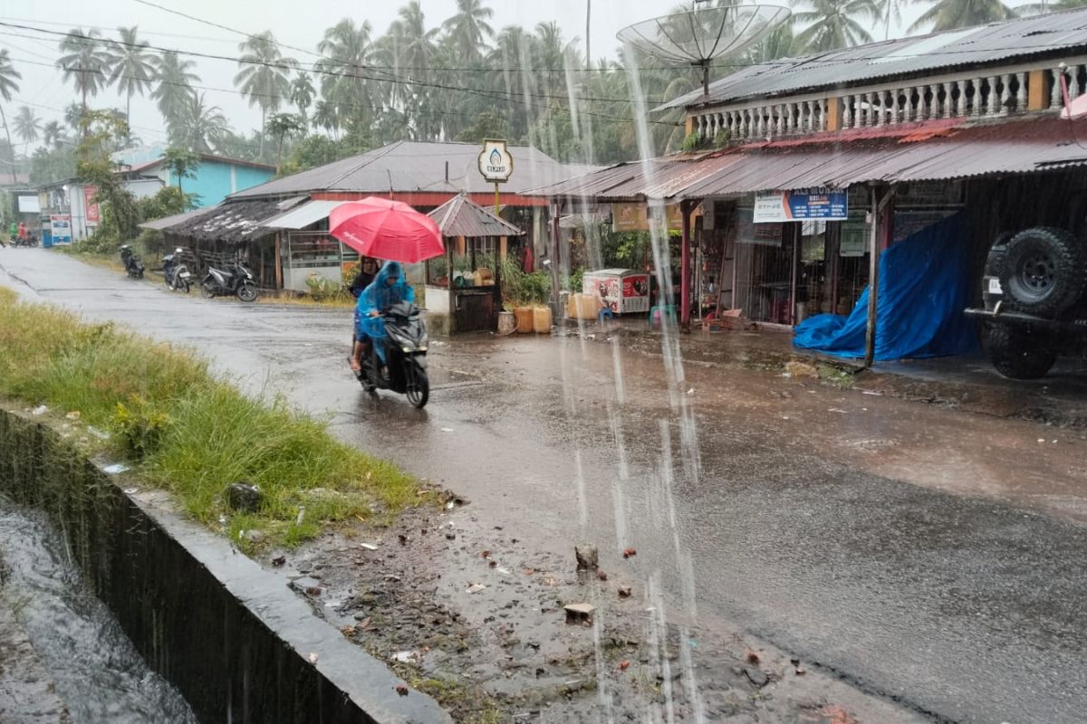 BMKG: Padang Berpotensi Hujan Sedang Hari Ini, Waspada Cuaca Ekstrem di Sumatera Barat