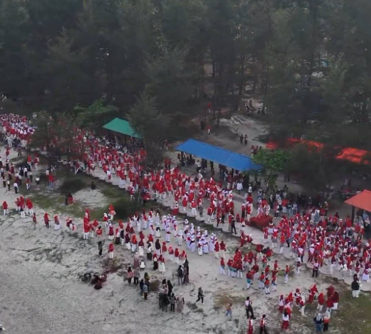 Pemkot Bengkulu Apresiasi Dua Pilot Drone, Rekam Ribuan Penari Tari Katera Pecahkan Rekor Dunia di Festival Pantai Panjang 2026