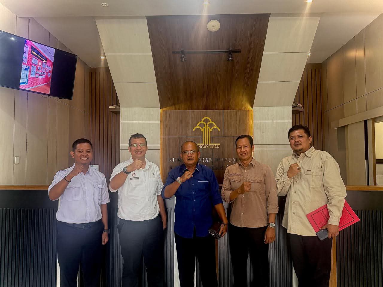 Sekretariat DPRD Tanjung Jabung Timur Konsultasikan Ranperda Tata Niaga Perkebunan ke Kanwil Kemenkum Jambi, Begini Hasilnya