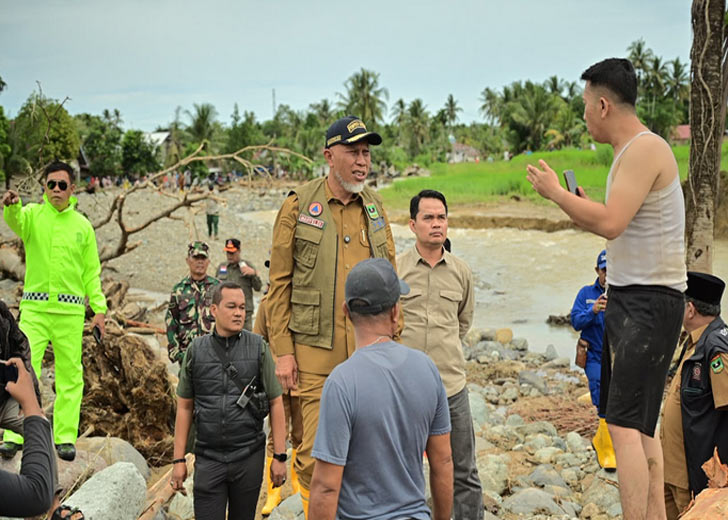 Banjir Landa 15 Titik di Kota Padang, Gubernur Sumbar Turun Langsung ke Kuranji dan Kerahkan Alat Berat
