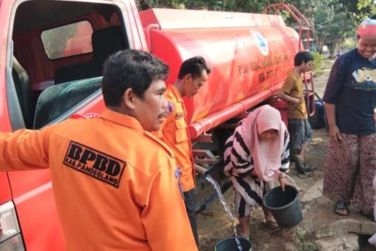 Kekeringan di Pandeglang Meluas, BPBD Sudah Distribusikan 61.000 Liter Air Bersih ke 14 Desa di Tiga Kecamatan