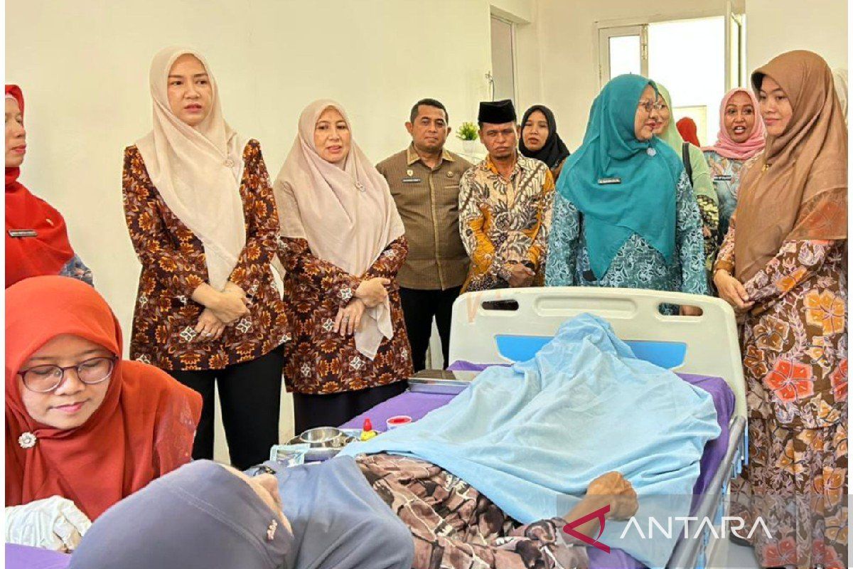 Ketua TP PKK Padang Lawas Turun Langsung Monitor Pelayanan KB Serentak di Puskesmas Pasar Ujung Batu