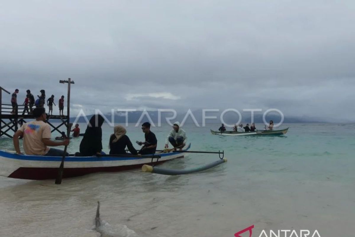 Dispar Maluku Targetkan Pantai Liang dan Namalatu Jadi Role Model Investasi Wisata, Kunjungan Tembus 410.644 Orang