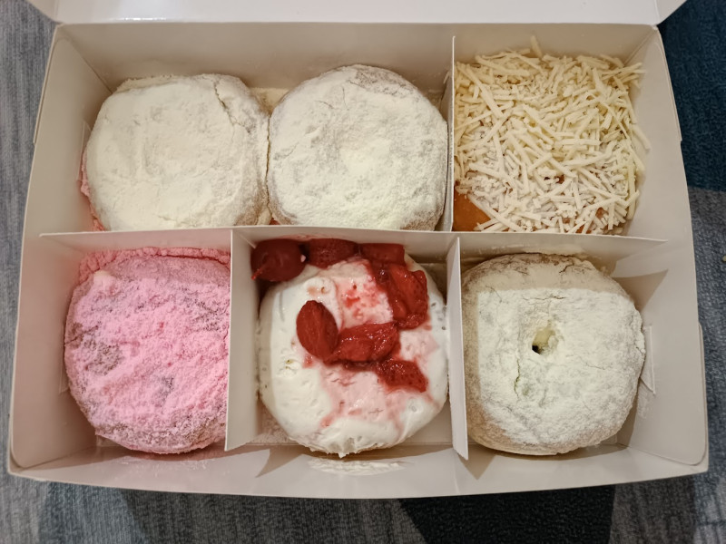 Donat Bahagia Bogor, Toko Donat dengan 70 Varian dan Coffee Bar
