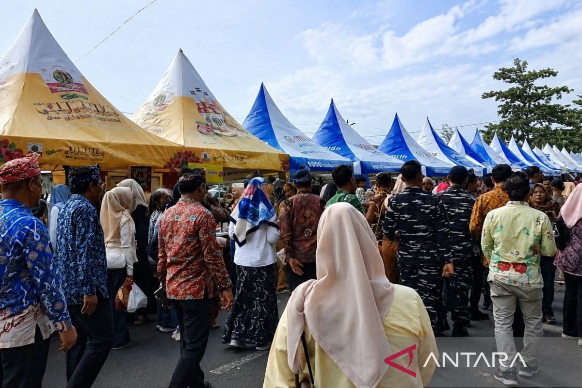 Festival Pantai Panjang Bengkulu: 150 UMKM Ramaikan Sepanjang 2,3 Km, Pelaku Usaha Rasakan Omset Meningkat Berlipat