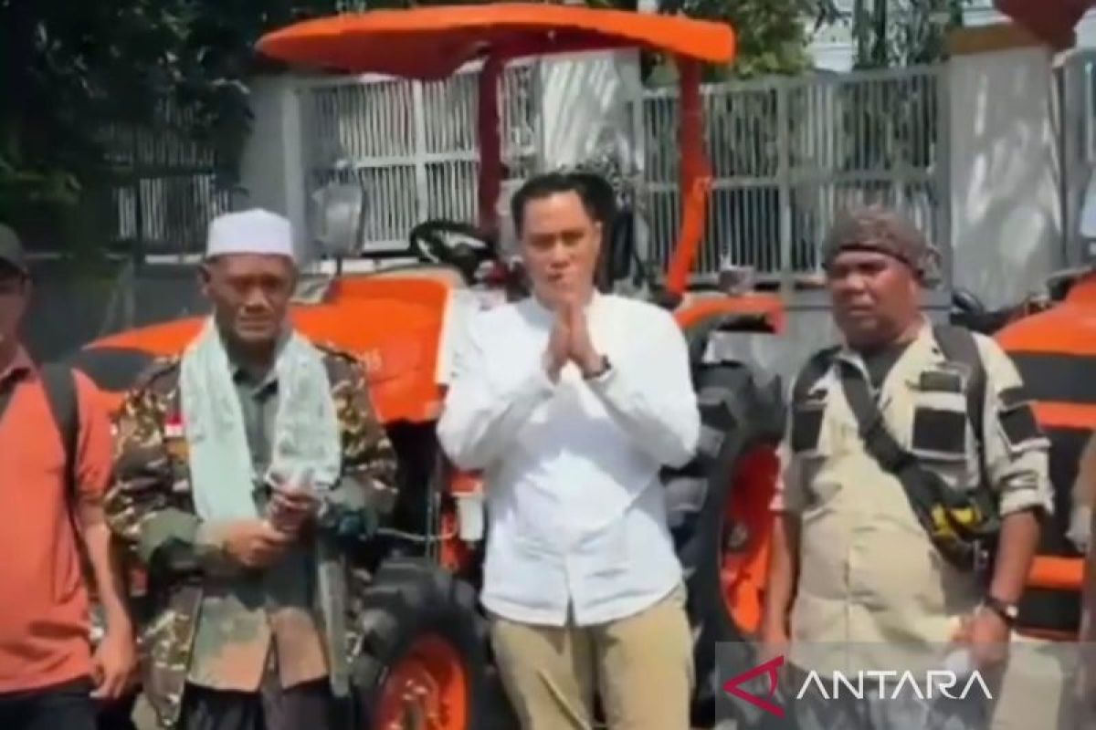 Anggota DPRD Jabar Kawal Bantuan Traktor dan Rotavator untuk Kelompok Tani di Cianjur Selatan