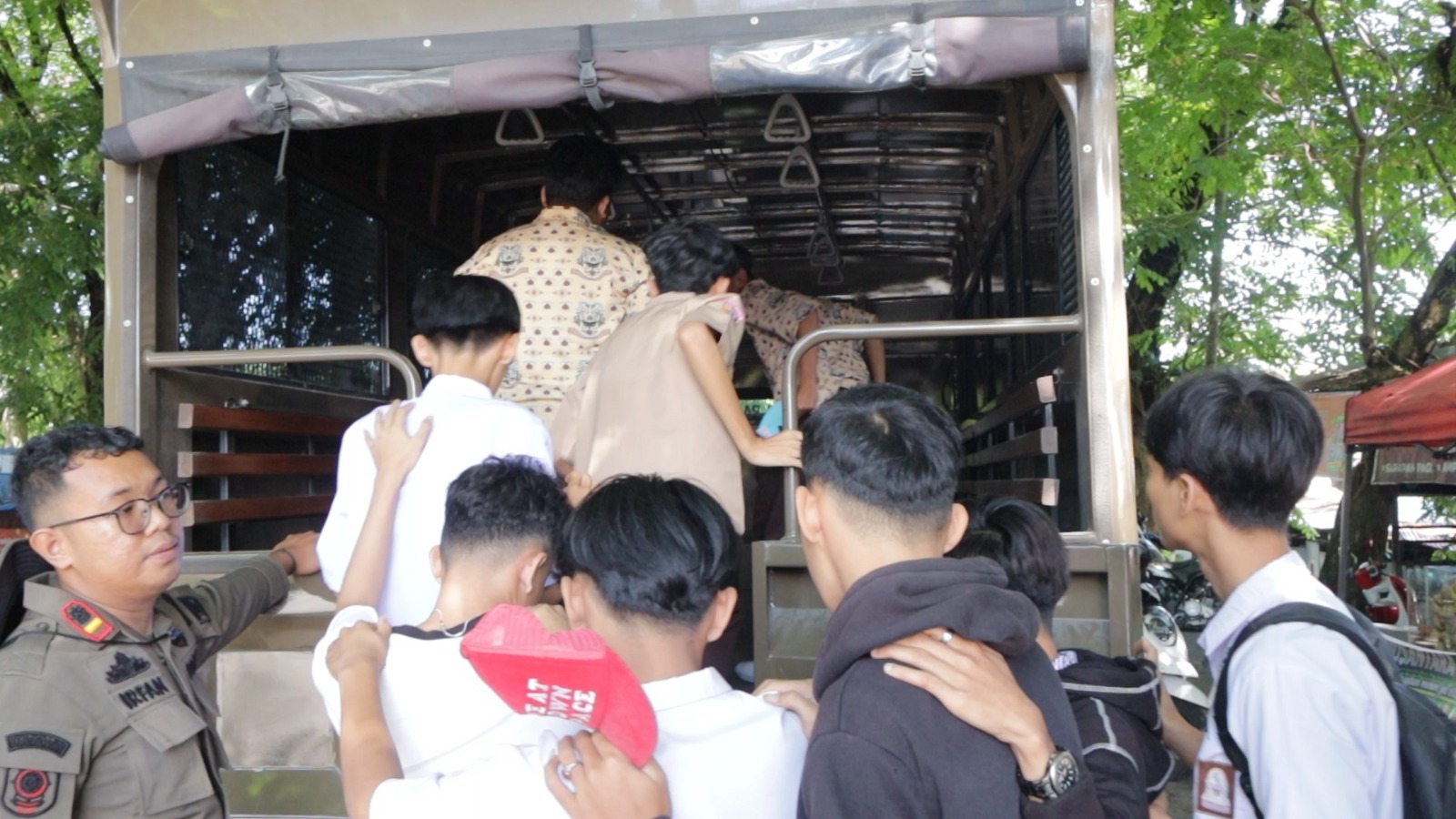Satpol PP Padang Amankan 10 Pelajar yang Bolos dan Nongkrong di Jalan Taman Siswa, Dibina di Mako
