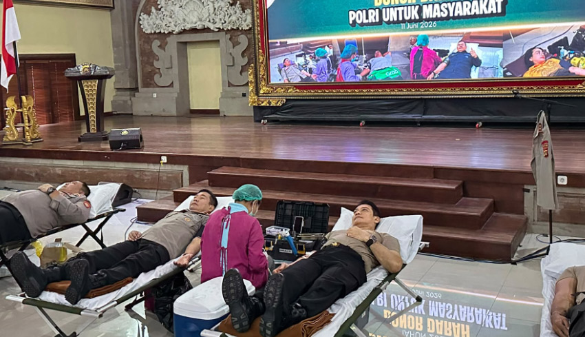 Polda Bali Gelar Donor Darah di Denpasar, Wakapolda Ikut Sumbangkan Darah untuk Jaga Stok PMI
