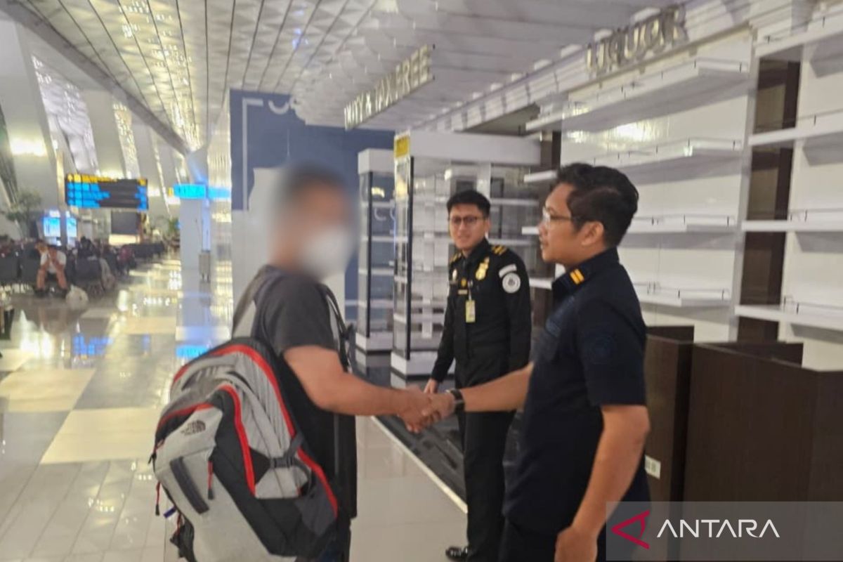 Imigrasi Tanjung Jabung Barat Deportasi WNA Filipina, Kerja di Perusahaan Internet Tanpa Izin
