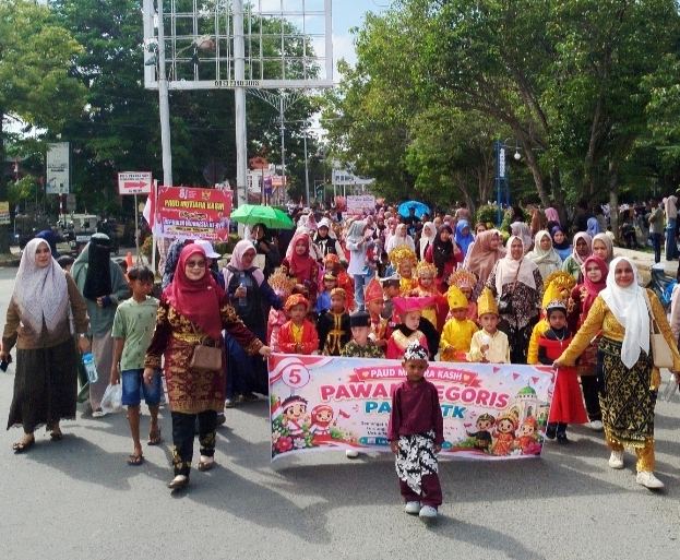 2.300 Anak PAUD dan TK di Langsa Meriahkan HUT RI ke-81 lewat Pawai Alegoris Seputar Lapangan Merdeka