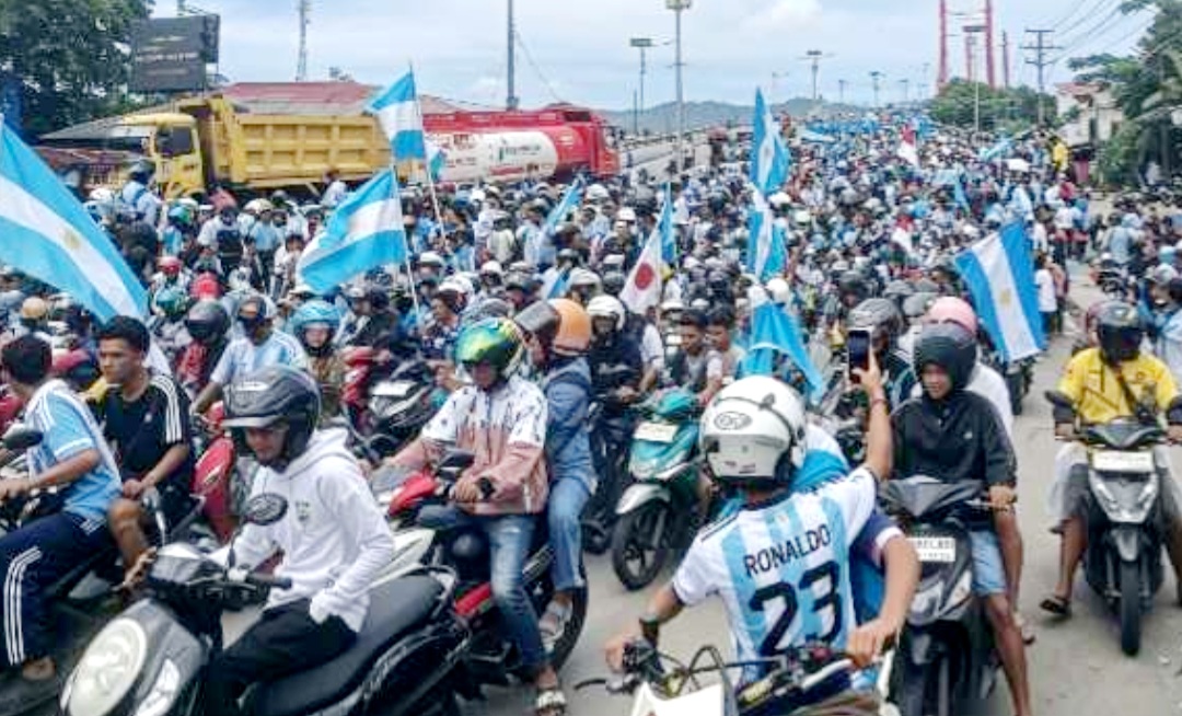 Ribuan Fans Argentina Padati Pusat Kota Ambon Rayakan Kemenangan 3-0 atas Aljazair, Gubernur Maluku Apresiasi Euforia Lintas Pulau
