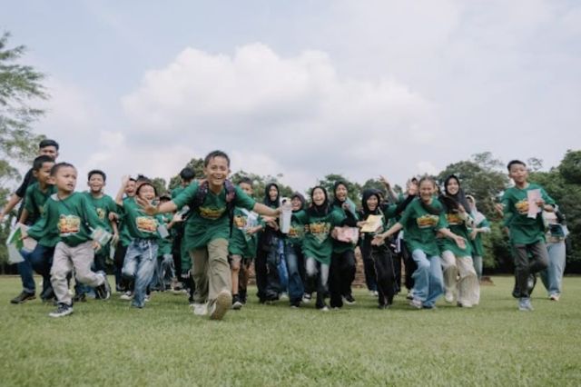50 Pelajar Jambi Jelajahi Candi Muaro Jambi, Belajar Sejarah hingga Tradisi Besaji