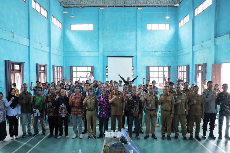 Bupati Sukamara Serahkan Alat Pemadam ke Desa Sukaraja, Karhutla Hanguskan 444,95 Hektare Lahan