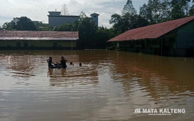 6 Sekolah di Kotim Alihkan Belajar ke Rumah Akibat Banjir Belum Surut, Genangan Capai 89 Sentimeter