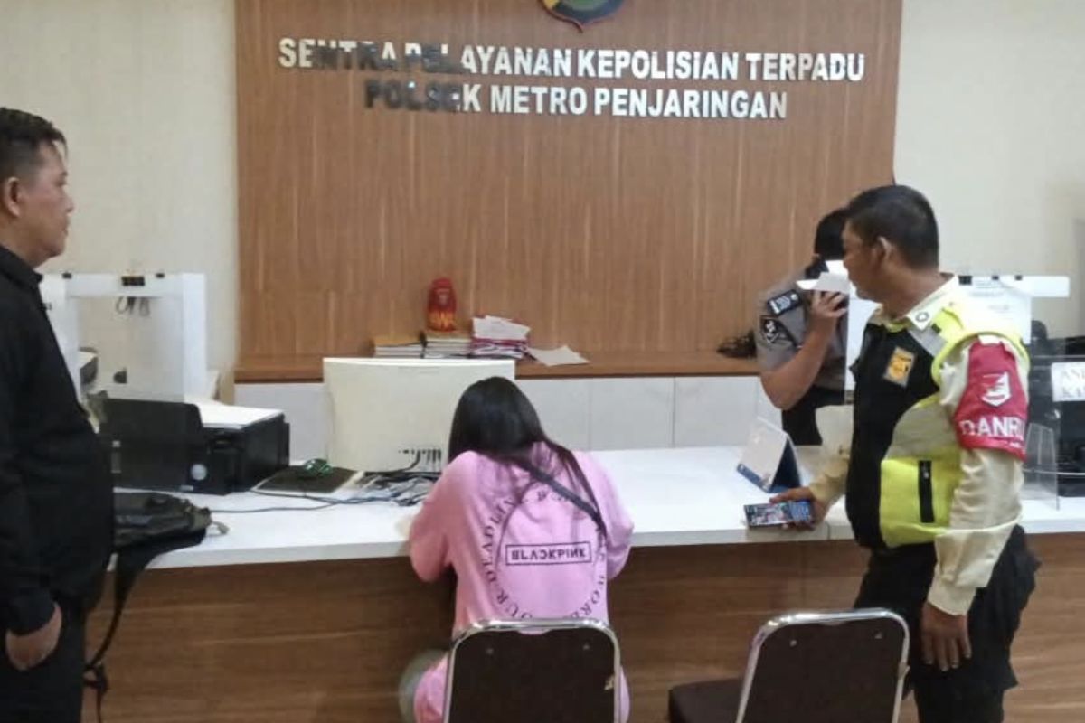 Polsek Penjaringan Antarkan Wanita Asal Pontianak Terlantar di PIK Kembali ke Keluarga
