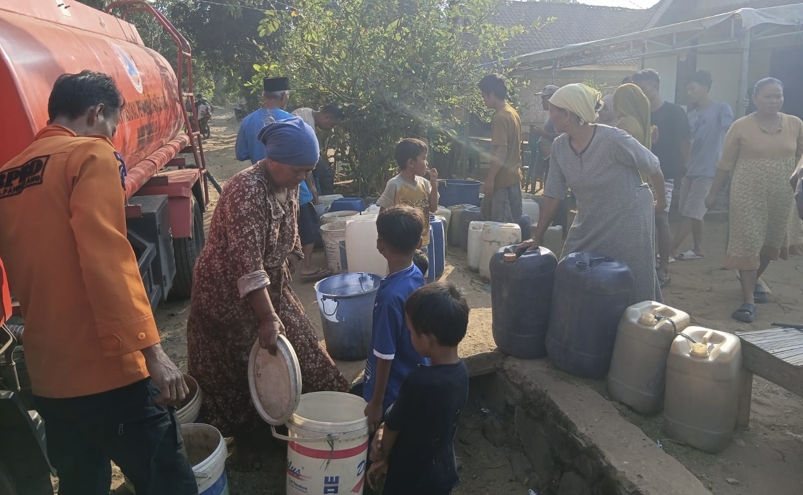 Lima Desa di Kecamatan Angsana, Pandeglang, Krisis Air Bersih Akibat Kemarau, BPBDPK Kirim Bantuan