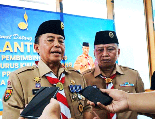 Ketua Kwarda Jabar Herman Suryatman Lantik Supian Suri sebagai Ketua Mabicab Pramuka Depok, Dorong Kader Jadi Garda Edukasi Sampah