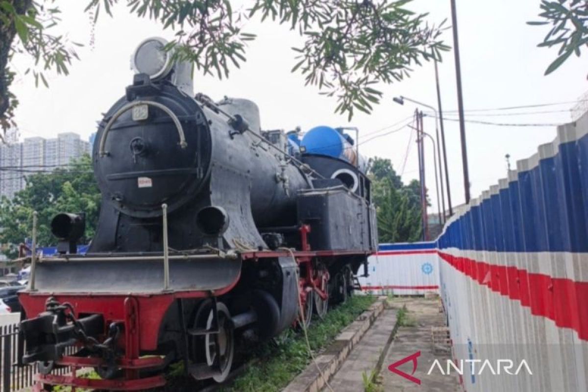 KAI Divre I Sumut Rawat Monumen Lokomotif Uap DSM 38 Berusia 113 Tahun di Stasiun Medan, Simbol Sejarah Perkebunan
