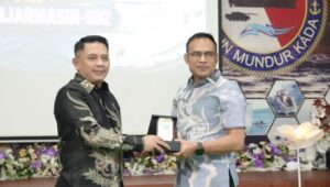 785 Warga dan Pelajar Kotabaru Naik ke KRI Banjarmasin-592, Kapal Perang Sandar di Dermaga Pelindo