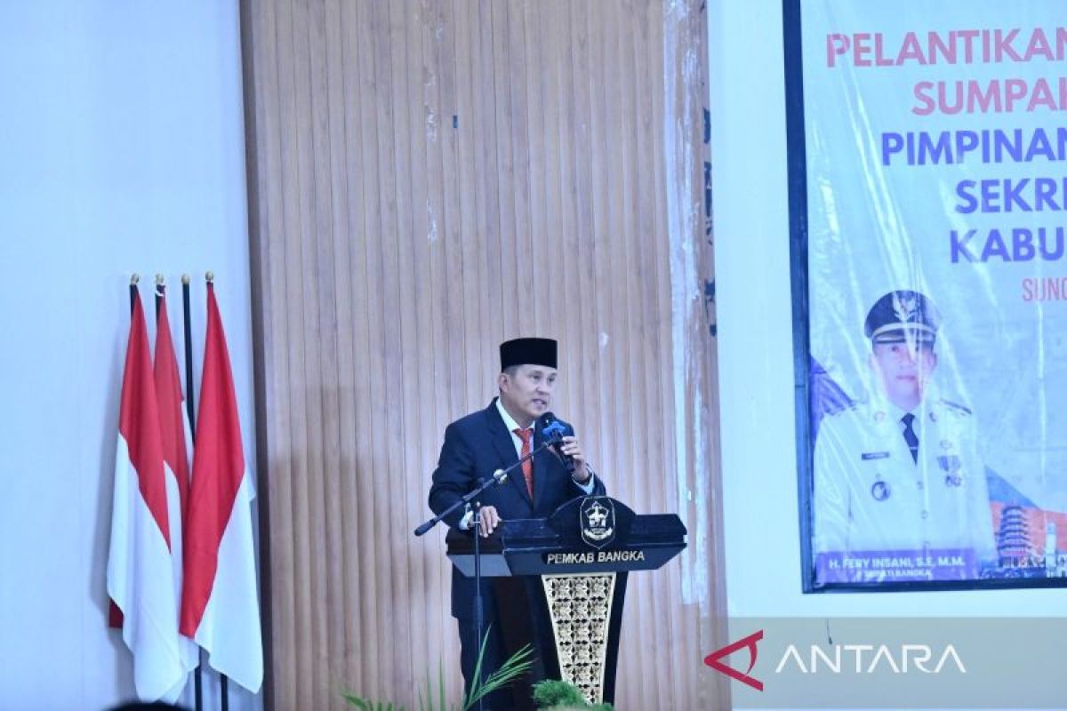 Bupati Bangka Minta Sekda Baru Jaga Keuangan Daerah Usai Pelantikan Hariyadi di Sungailiat