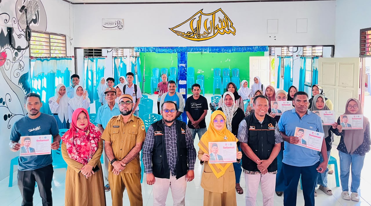 Anggota DPR RI Izzuddin Alqassam Kasuba Kawal Penyaluran PIP untuk Ribuan Siswa di Ternate dan Tidore Kepulauan