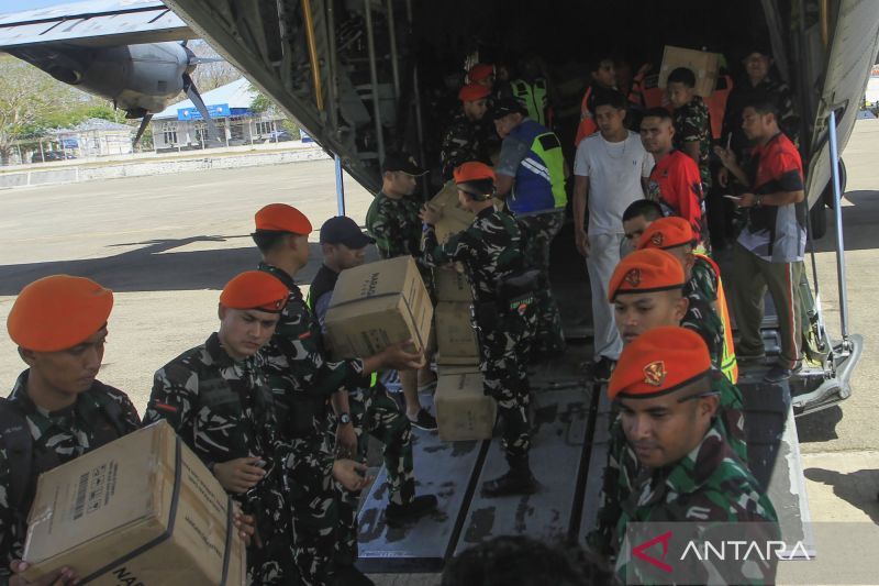 TNI AU Distribusikan 729 Ton Logistik ke Korban Gempa Flores NTT, Pesawat A400M Dikerahkan Selama 15 Hari