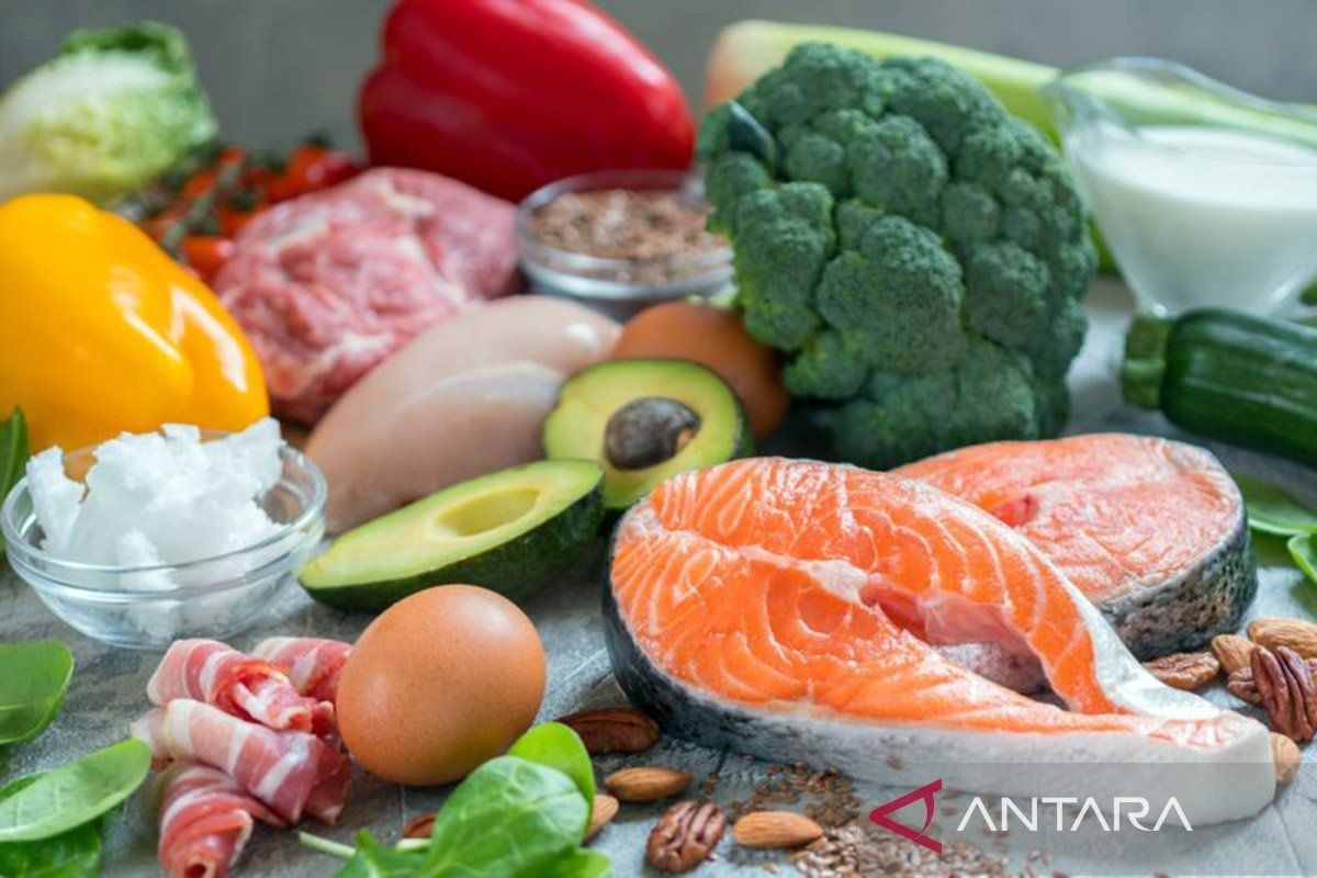 4 Pilihan Makanan untuk Redakan Stres ala Dietisien, dari Salad Salmon hingga Mousse Cokelat