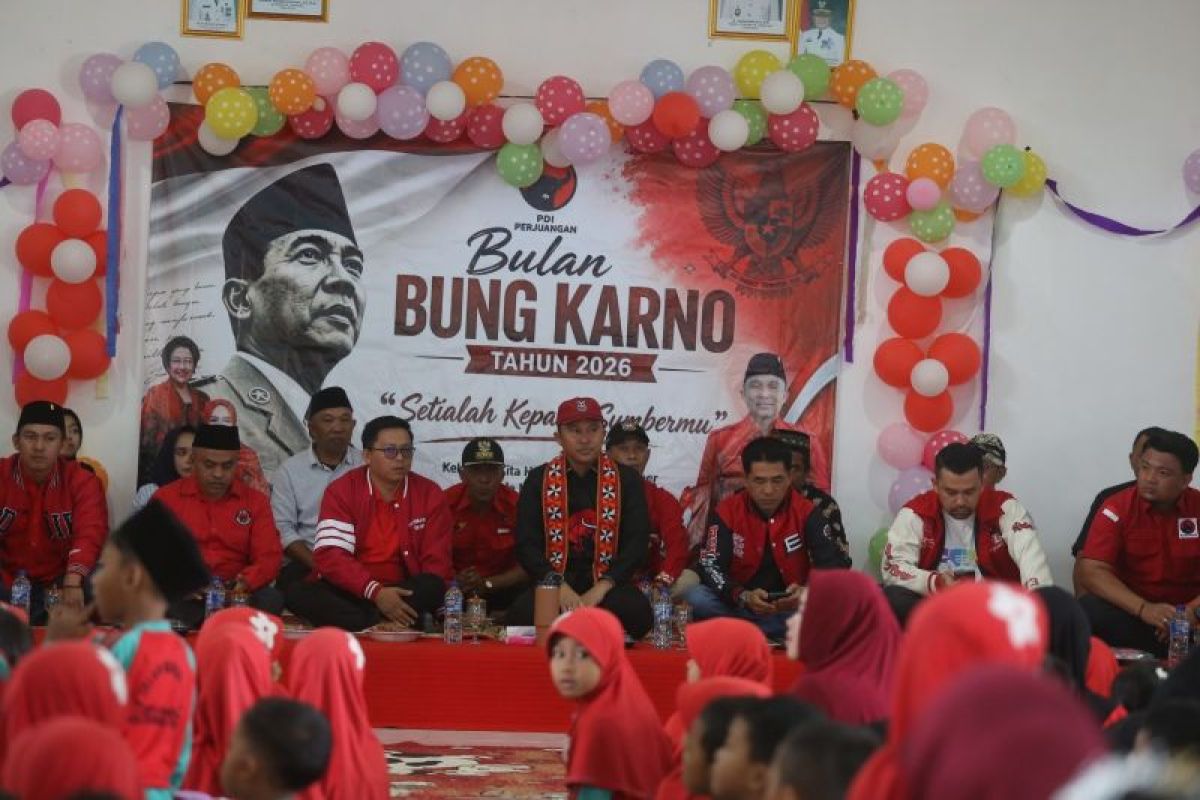 Bupati Lampung Barat Parosil Mabsus Kenalkan Sosok Bung Karno ke Anak TK Lewat Lomba Mewarnai dan Tebar 10.000 Benih Ikan