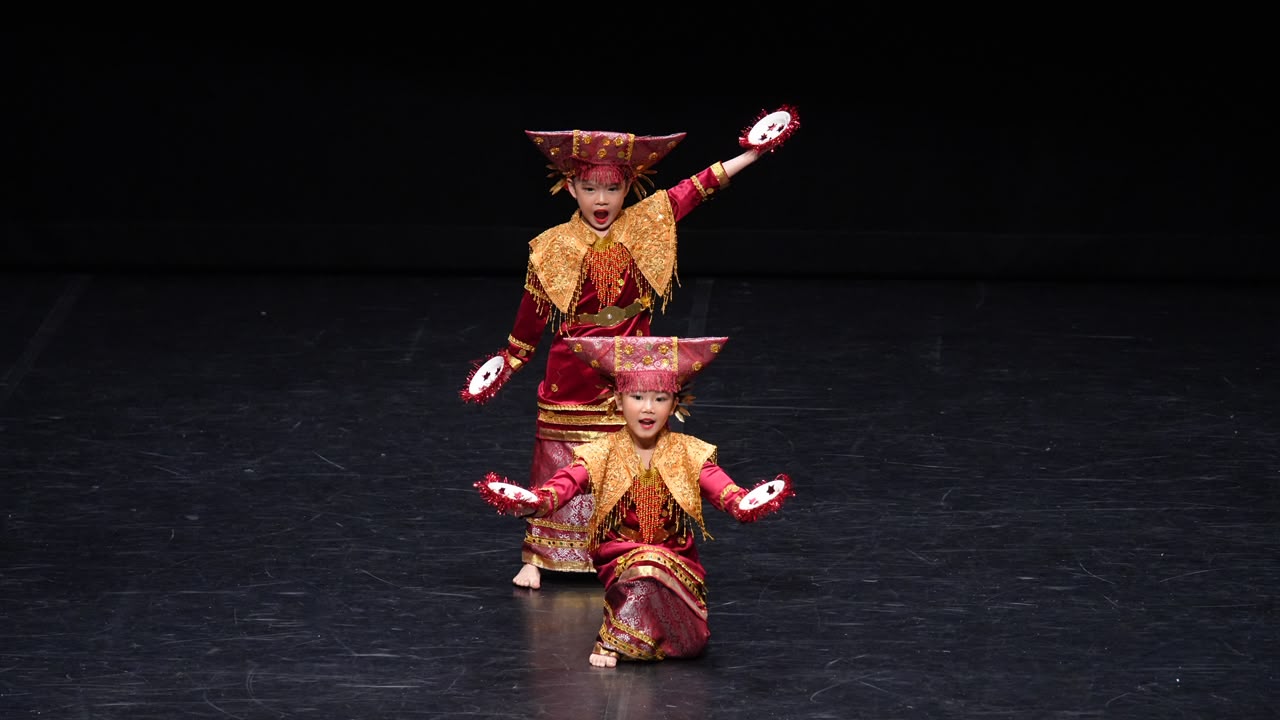 Putri Wakil Wali Kota Cilegon, Mahyra, 5 Tahun, Borong Medali Emas dan Perak di Festival Seni Asia Singapura