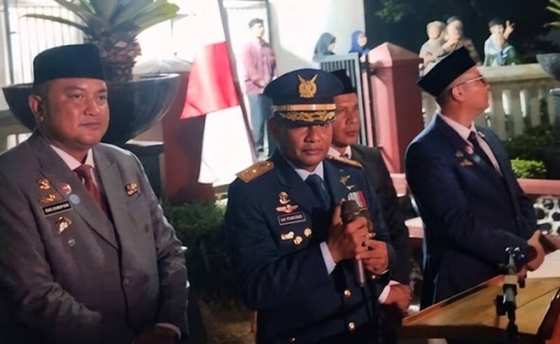 Danlanud Atang Sendjaja Jelaskan Makna Obor di TMP Pondok Rajeg: Bukan Sekadar Pawai, Tapi Penghayatan Perjuangan