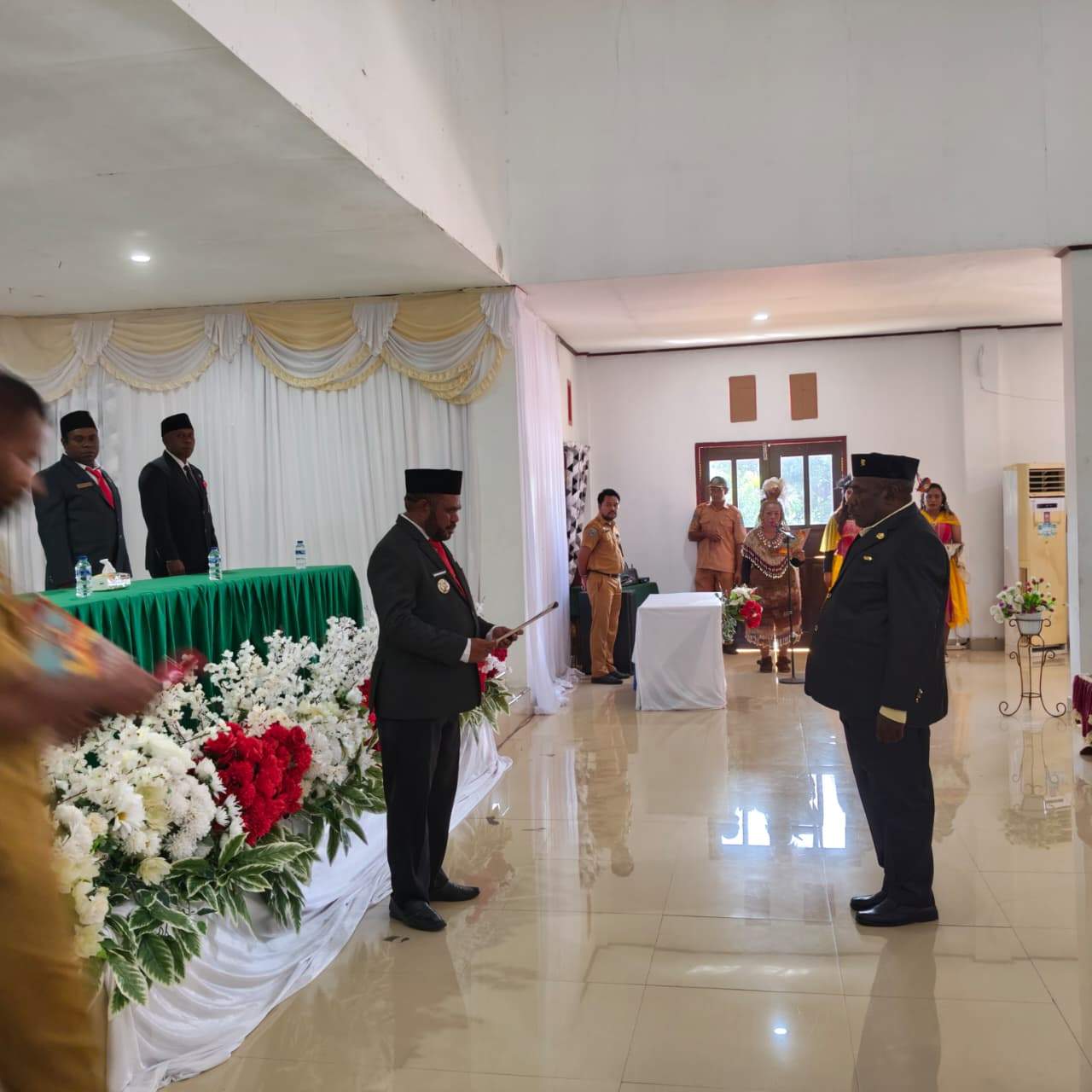 Bupati Manokwari Selatan Bernard Mandacan Lantik Adolop Kawei sebagai Sekda Definitif, Ingatkan Jabatan Bukan Hadiah