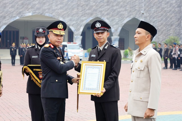 Dua Personel Polda Banten Raih Penghargaan Berkat Inovasi Jaringan dan Komunikasi Selama 10-20 Tahun