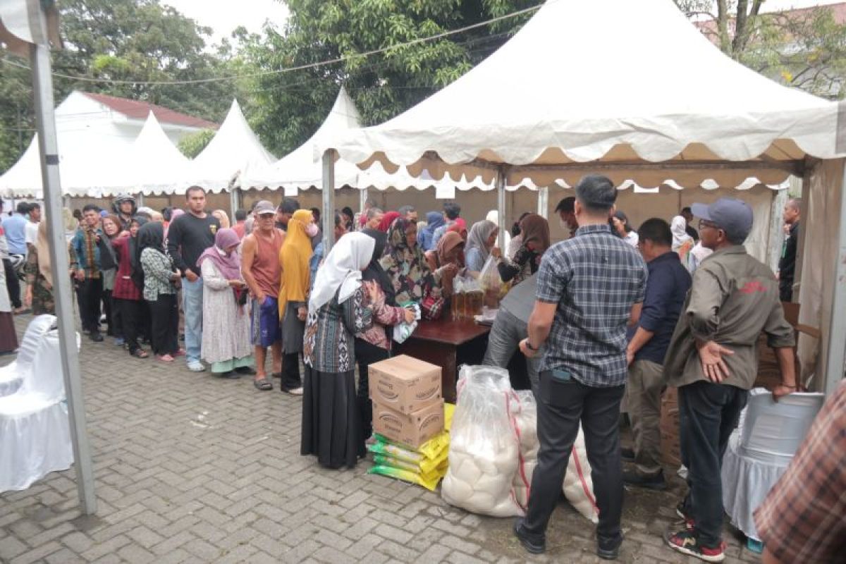 Bulog Medan Genjot Penyaluran 500 Ton Beras SPHP dan 150 Ribu Liter Minyakita per Minggu Jelang Idul Adha