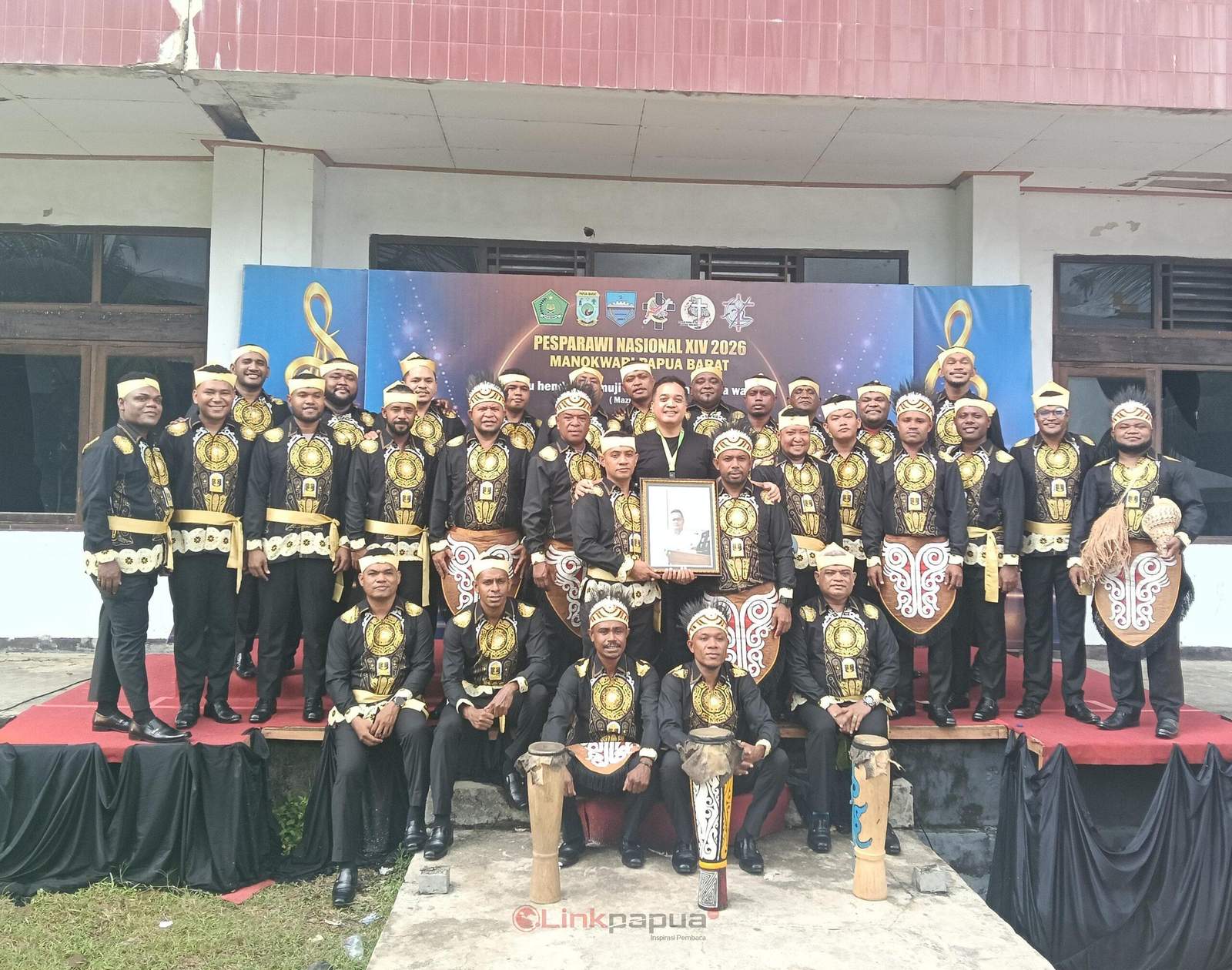 Kontingen MGN Papua Bawa Foto Pelatih yang Wafat di Pesparawi Nasional XIV, Penampilan Kei dan Biak Curi Perhatian