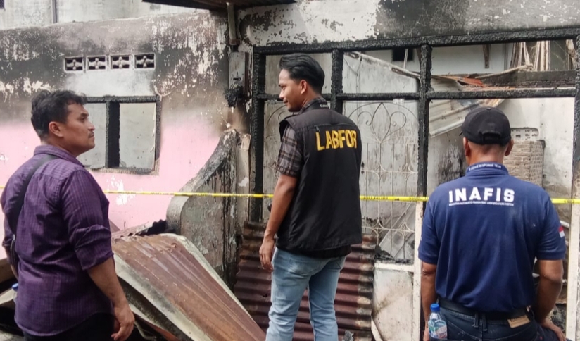 Tim Labfor Polda Sumut dan Inafis Olah TKP Ulang Kebakaran Tiga Rumah Sewa di Tebingtinggi, Cari Sumber Api