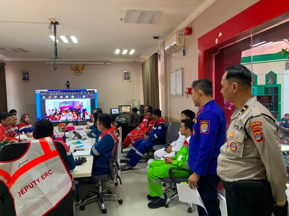 Personel Ditpamobvit Polda Kaltara Uji Kesiapsiagaan Atasi Kebakaran Tangki Minyak di Pertamina TBBM Tarakan
