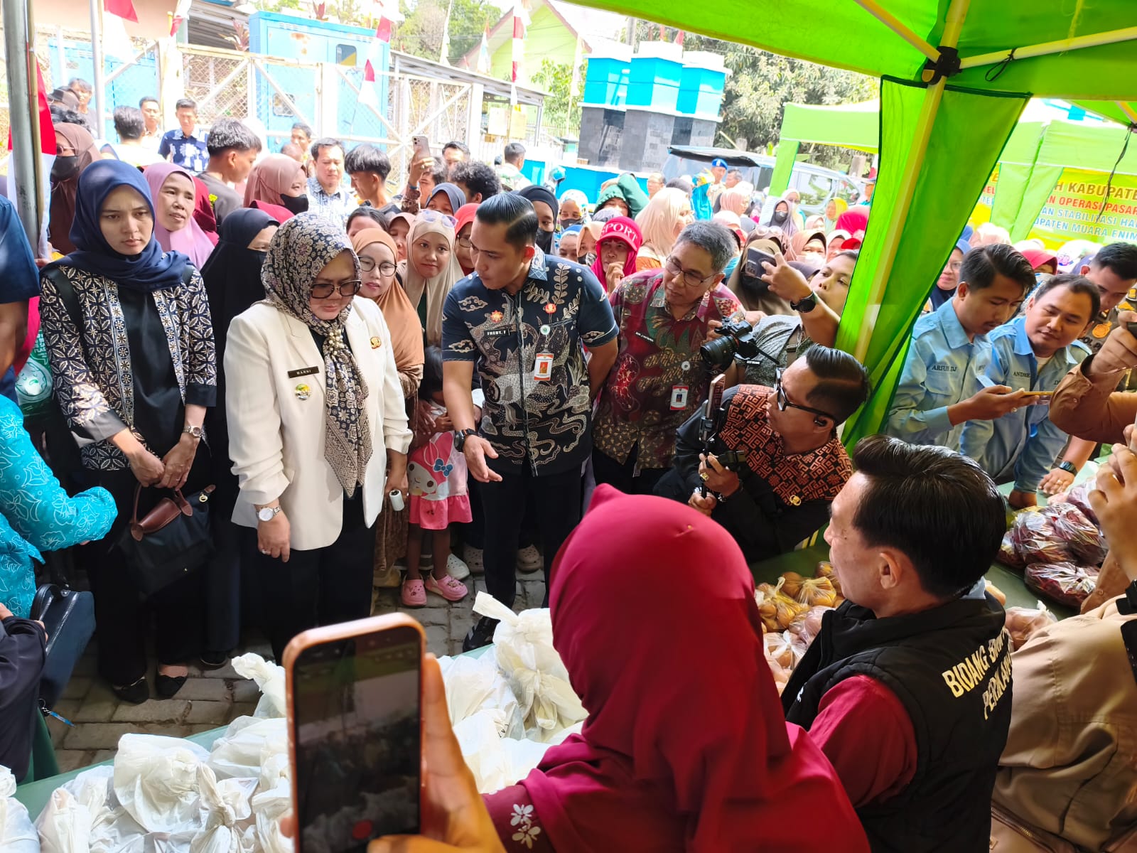 Pasar Murah di Muara Enim Diserbu Ratusan Warga, Beras hingga Cabai Ludes dalam Waktu Singkat