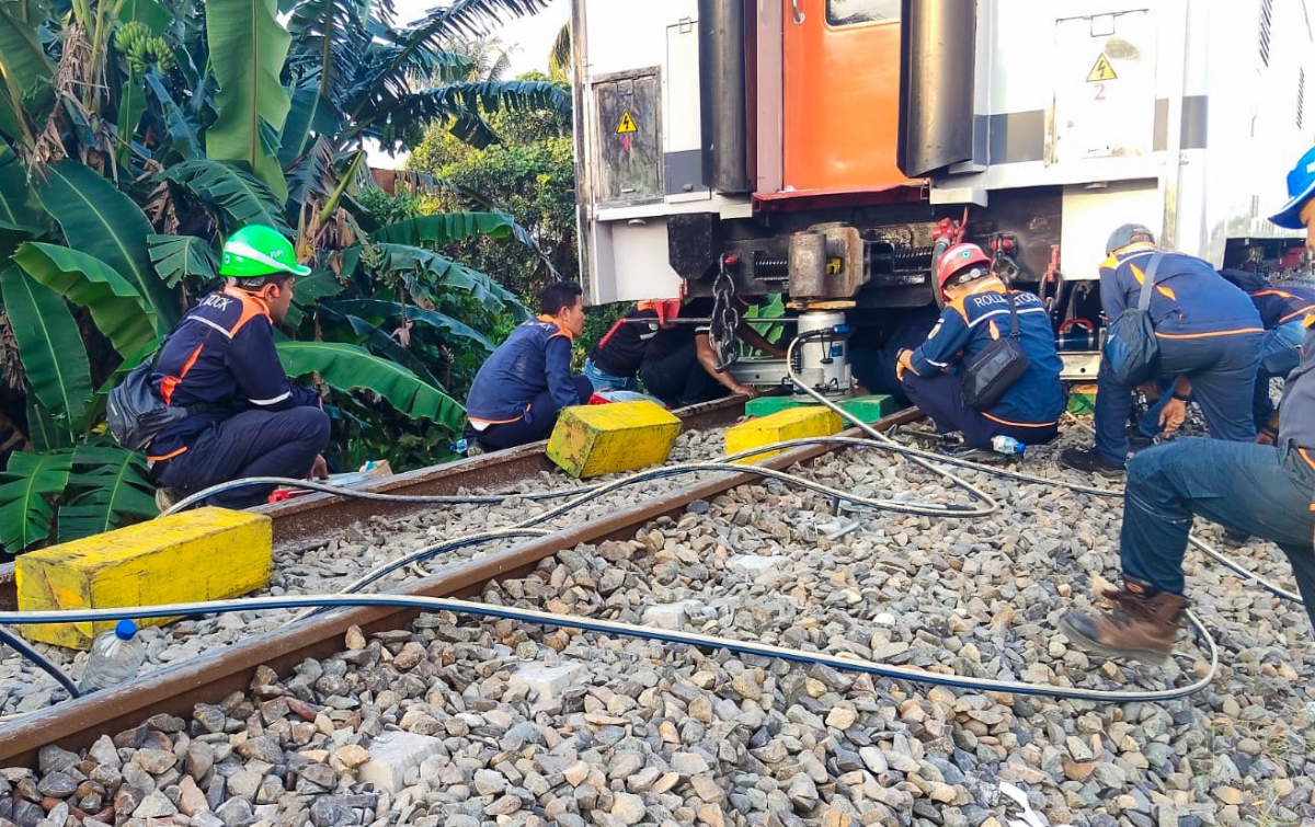 KA Putri Deli Anjlok Usai Tabrak Truk di Perlintasan Tanpa Palang Pintu Lubuk Pakam, 1.180 Penumpang Dialihkan ke Bus