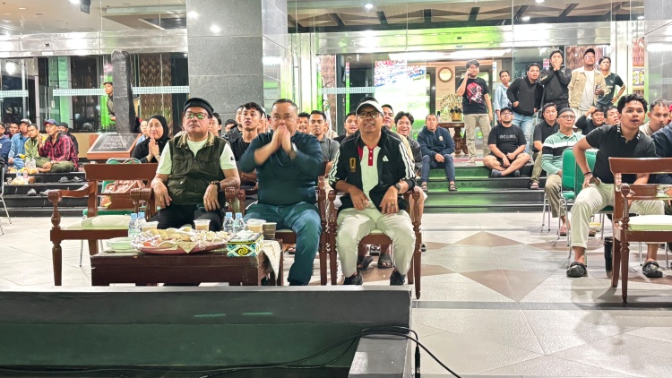 Nobar Semifinal Piala Dunia di Halaman Kantor Gubernur Kaltim, Ratusan Warga Padati Jalan Gajah Mada